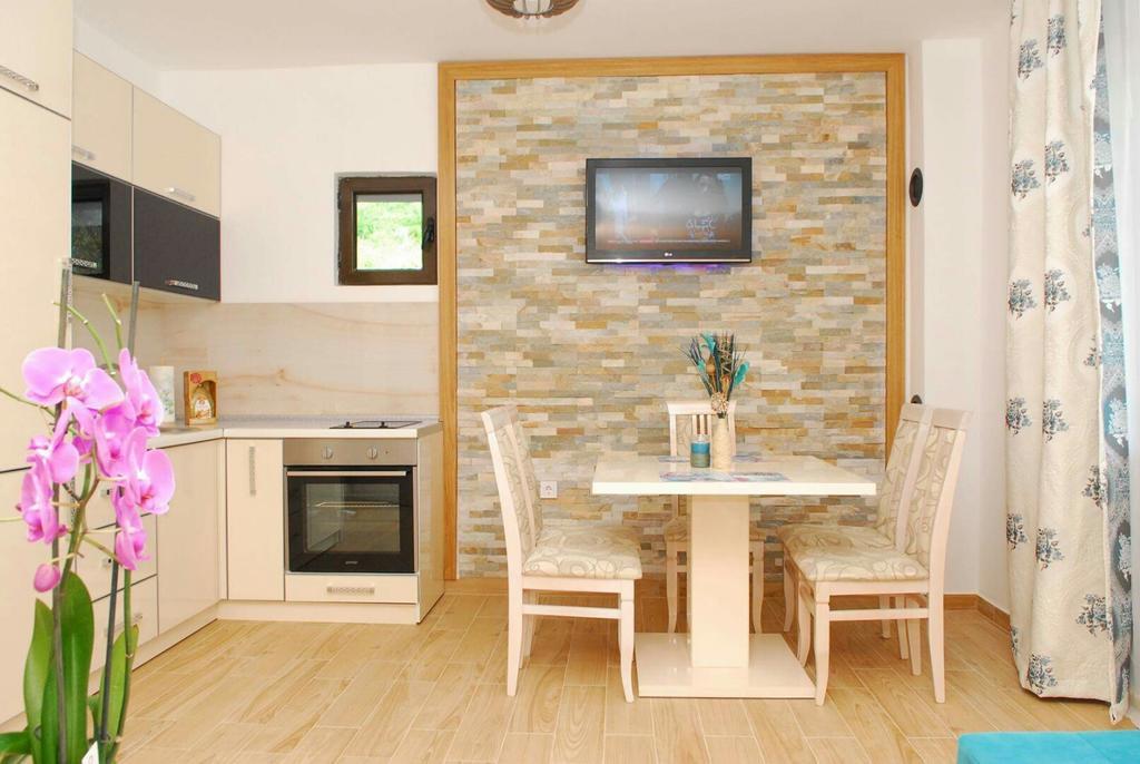 Apartments Kuc Τίβατ Εξωτερικό φωτογραφία